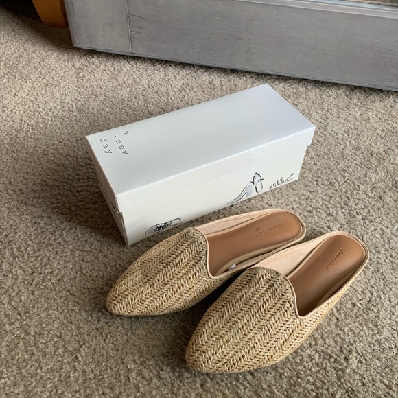 universal thread tan slip-on flats - Picture 2 of 8